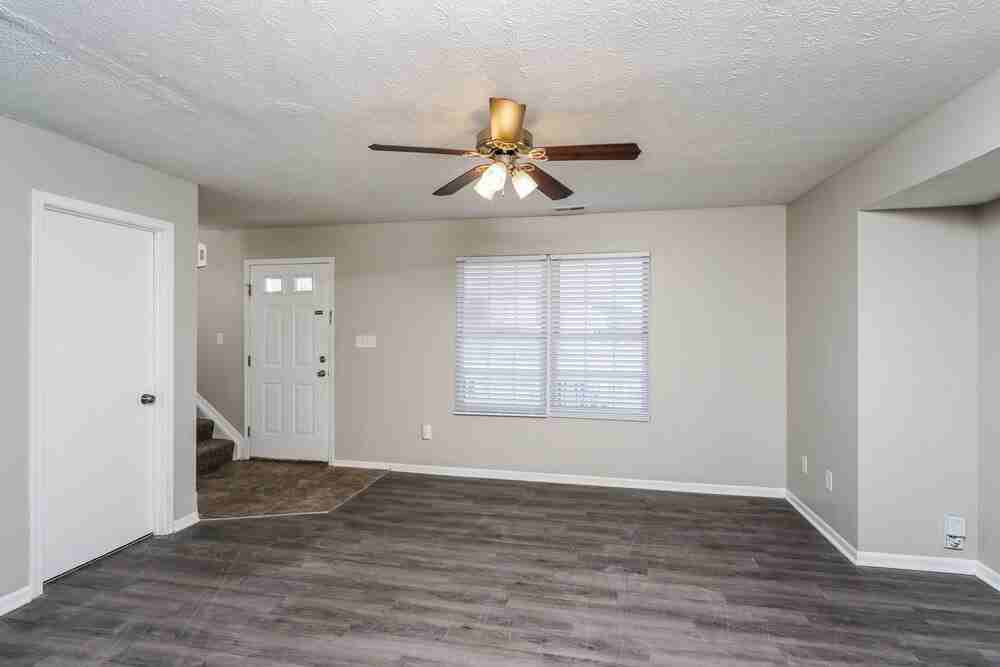 6311 Hackel Dr - Photo 5 of 15