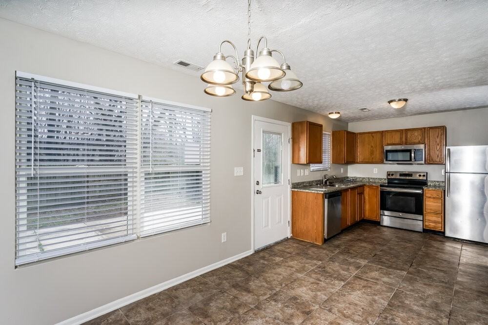 6311 Hackel Dr - Photo 7 of 15