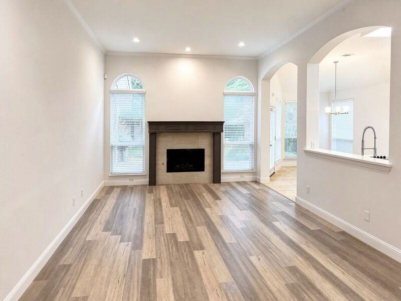 3867 Ridgelake Ct - Photo 3 of 17