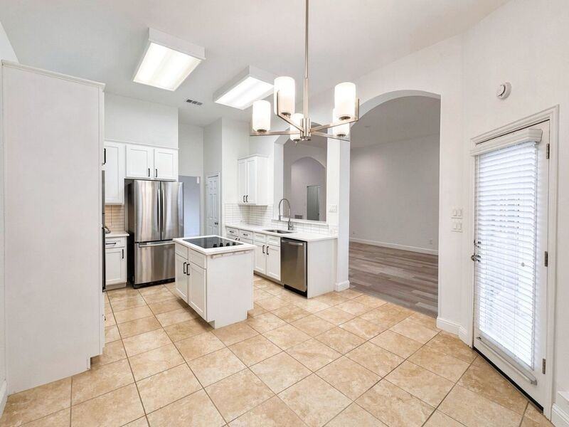 3867 Ridgelake Ct - Photo 6 of 17