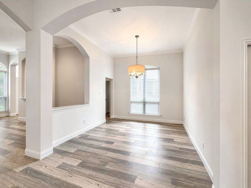 3867 Ridgelake Ct - Photo 7 of 17