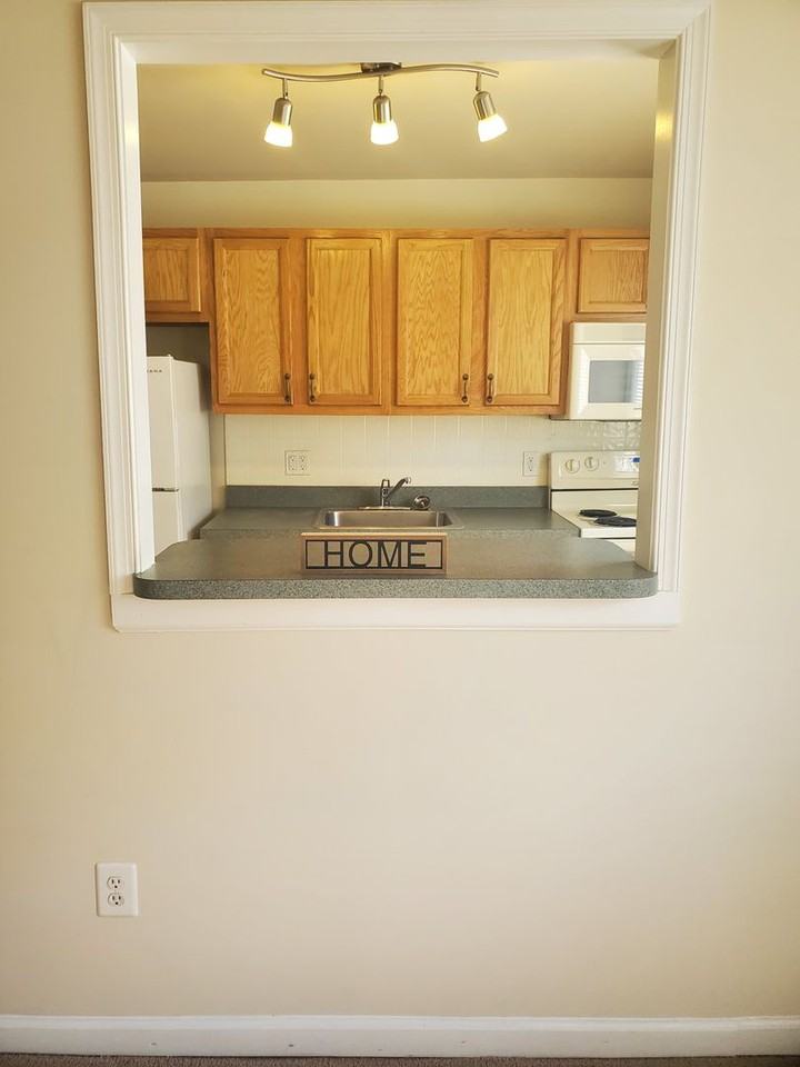 HOLLY GARDEN APARTMENTS - Photo 4 of 14