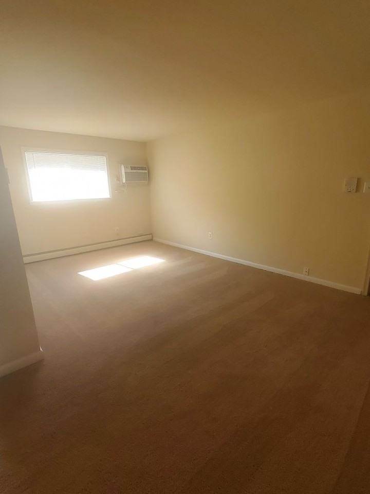 HOLLY GARDEN APARTMENTS - Photo 6 of 14