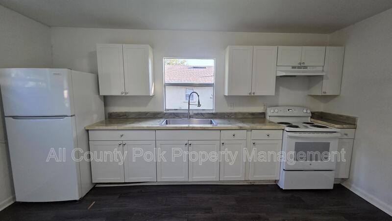 1135 Fairview Ave - Photo 4 of 14