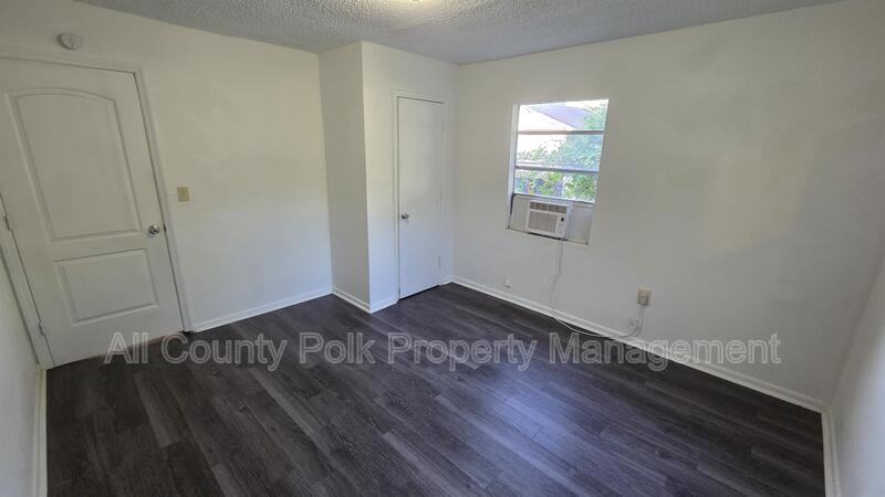 1135 Fairview Ave - Photo 6 of 14