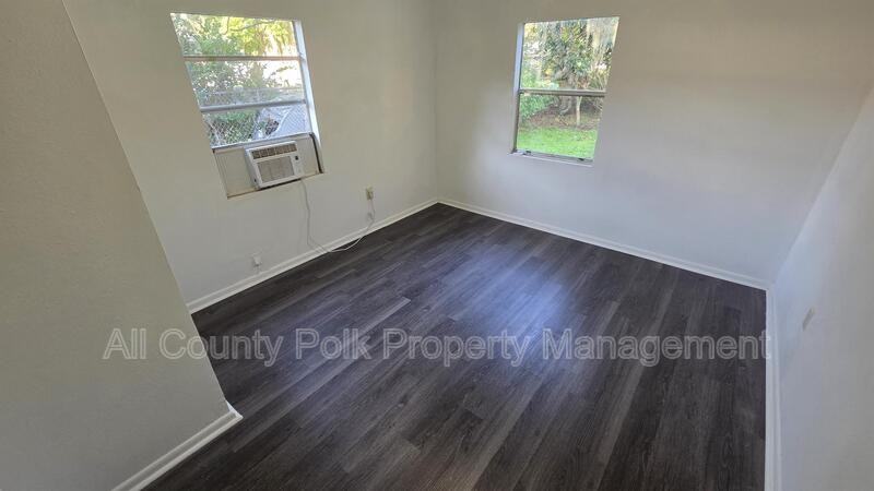 1135 Fairview Ave - Photo 7 of 14