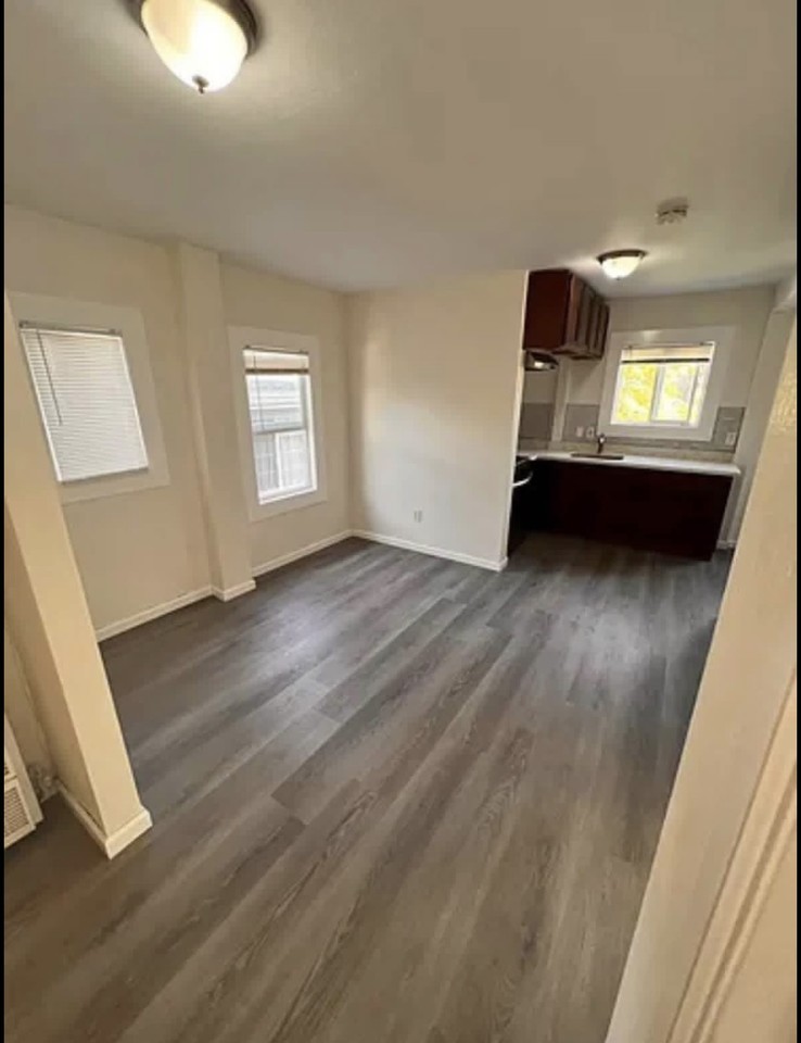 2504 23rd Avenue #b - Photo 3 of 15
