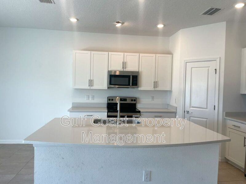 5730 Archipelago St - Photo 4 of 31