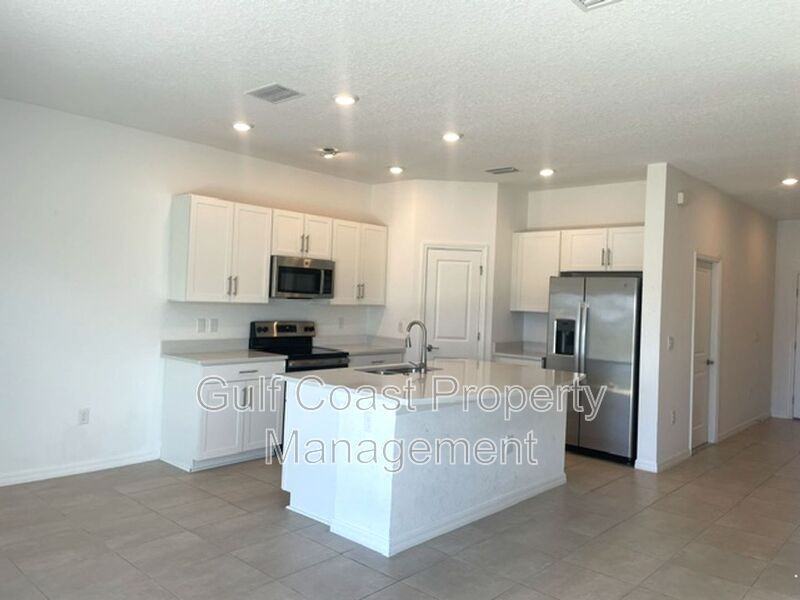 5730 Archipelago St - Photo 7 of 31