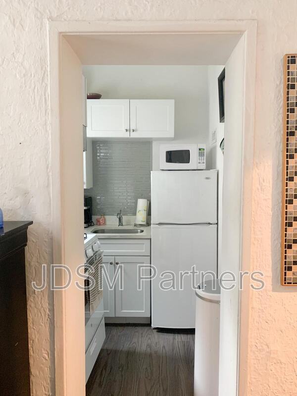 1263 N Clarkson St - Photo 5 of 16