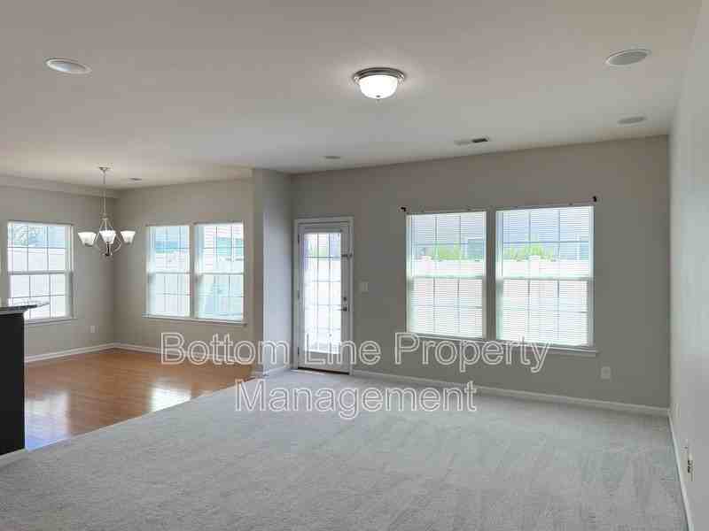 7562 Red Mulberry Way - Photo 7 of 31