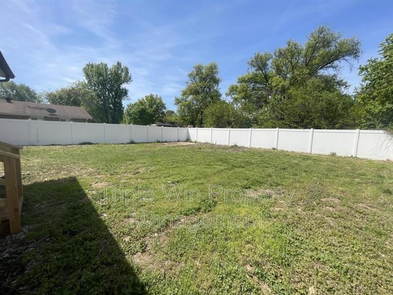 2415 Stoney End Ct - Photo 5 of 37