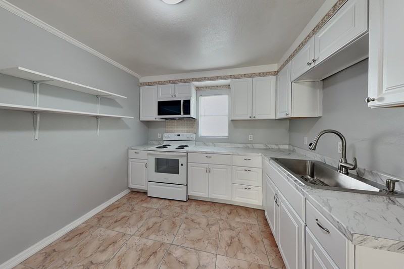 1906 W 16th St - Photo 3 of 22