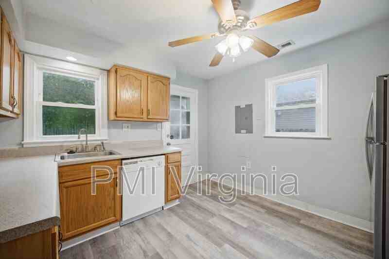28 Harvard Rd - Photo 3 of 24