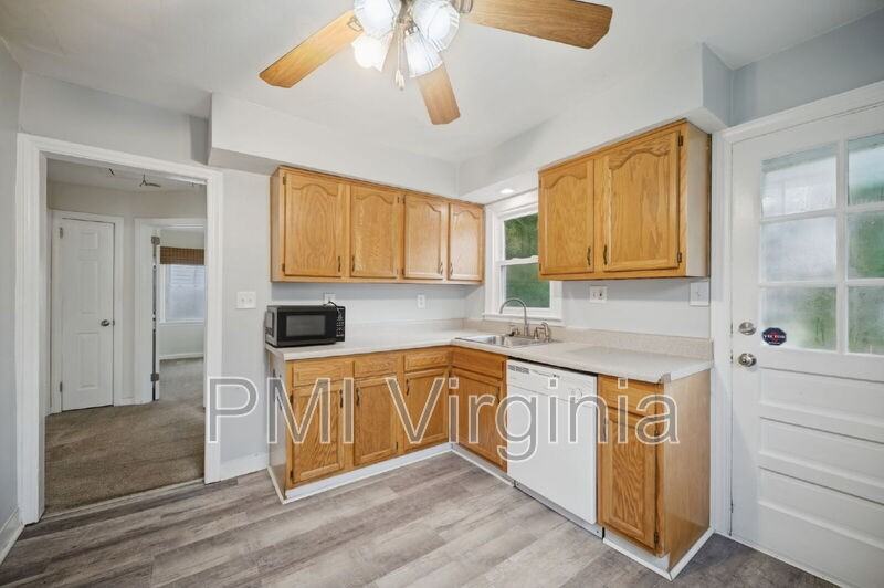 28 Harvard Rd - Photo 4 of 24