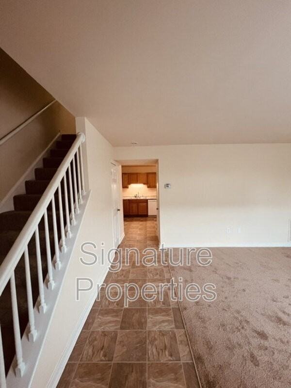 555 Fairfax Ave - Photo 4 of 29