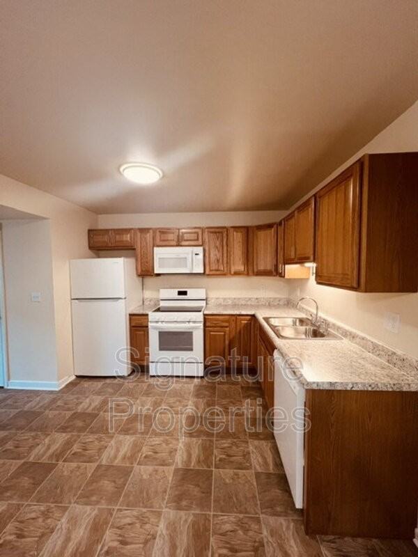 555 Fairfax Ave - Photo 5 of 29
