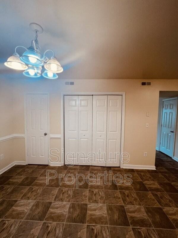 555 Fairfax Ave - Photo 7 of 29