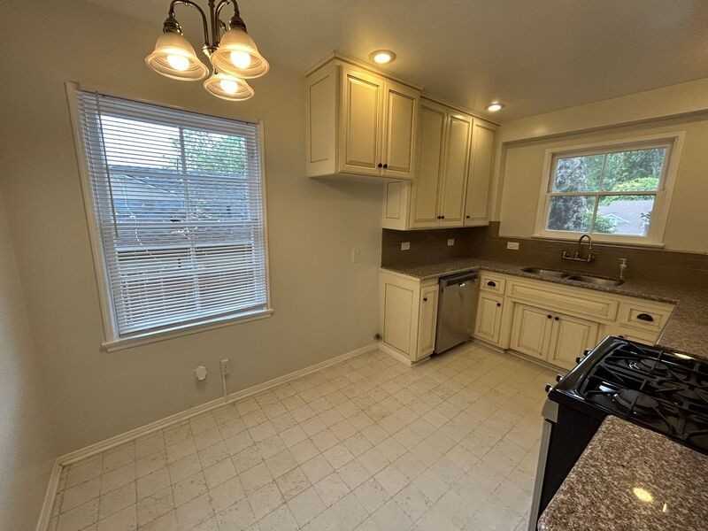 5128 Crown Ave - Photo 5 of 20