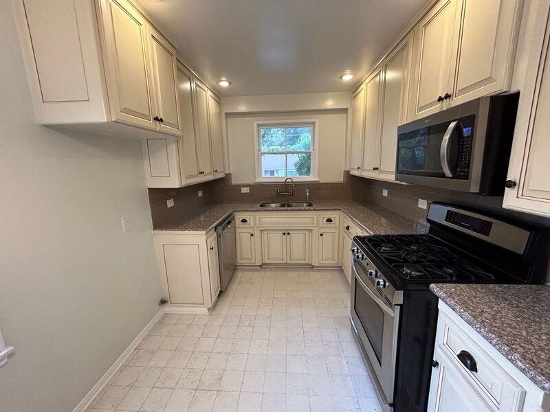 5128 Crown Ave - Photo 7 of 20
