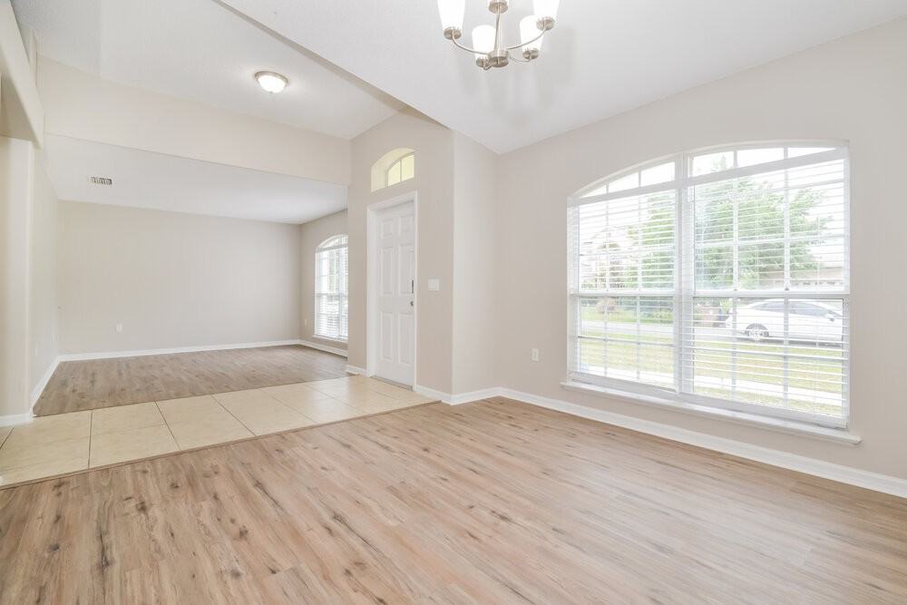 903 Bonneville Ln - Photo 5 of 16