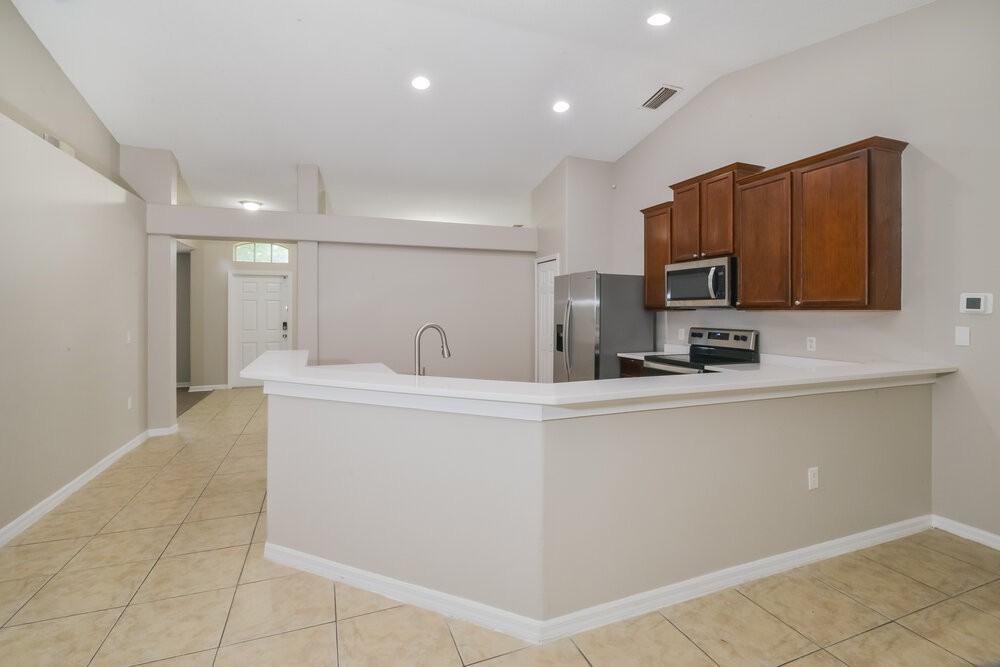 903 Bonneville Ln - Photo 6 of 16