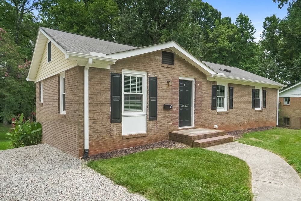 4944 Springview Rd - Photo 4 of 20