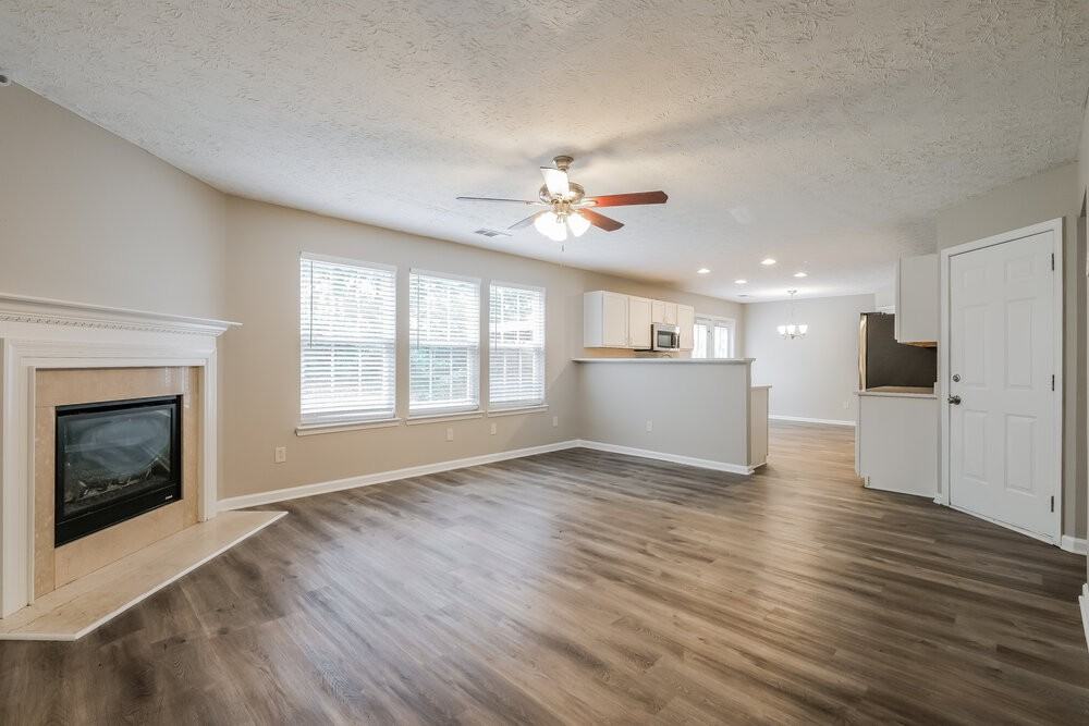 1304 Ivey Pointe Dr - Photo 5 of 17