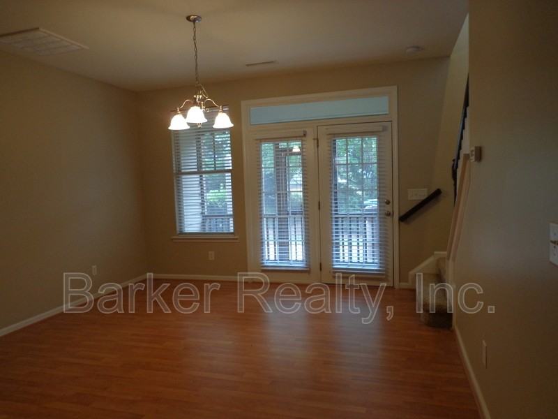 3018 Freeport Dr - Photo 3 of 10