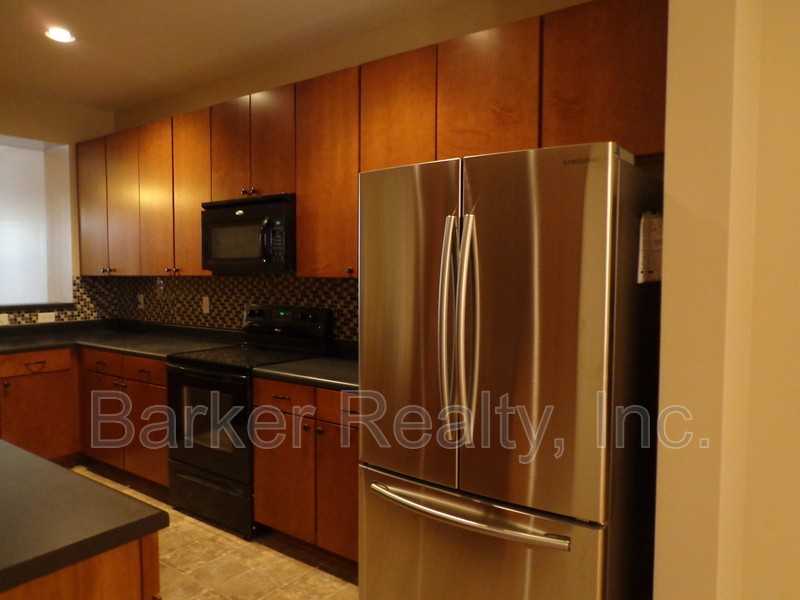 3018 Freeport Dr - Photo 4 of 10