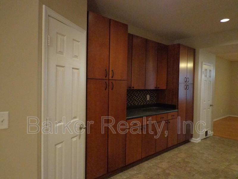 3018 Freeport Dr - Photo 5 of 10