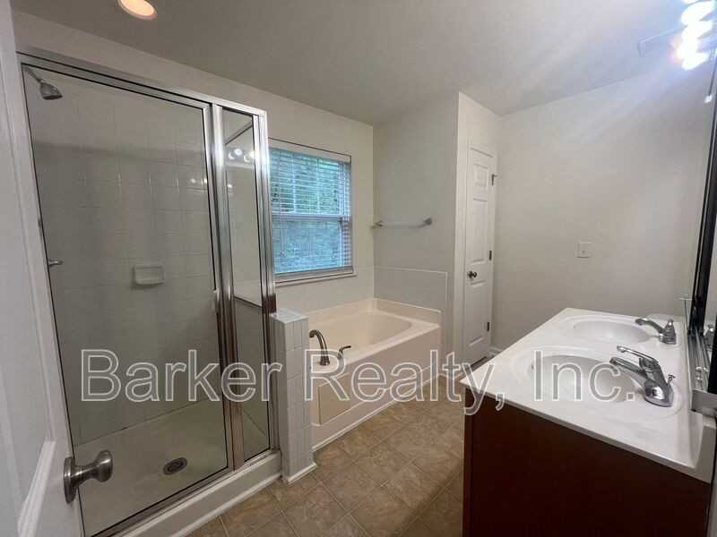 11711 Mezzanine Dr - Photo 5 of 7