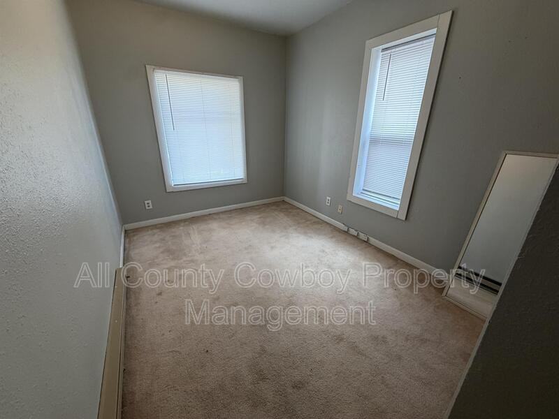 661 N 4th St - Photo 6 of 12