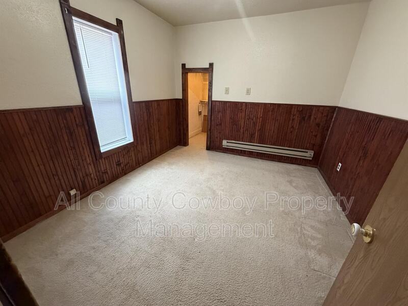 661 N 4th St - Photo 7 of 12