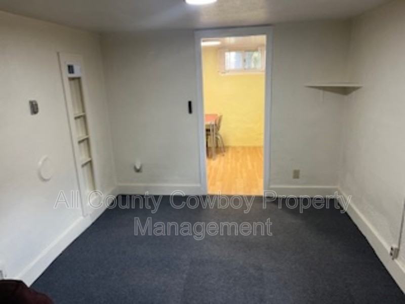 557 1/2 N 8th St - Photo 4 of 15