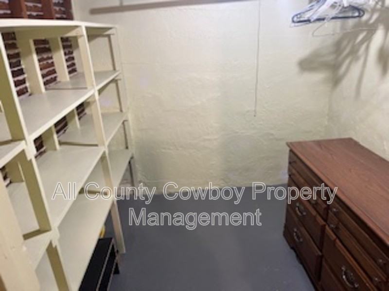 557 1/2 N 8th St - Photo 7 of 15
