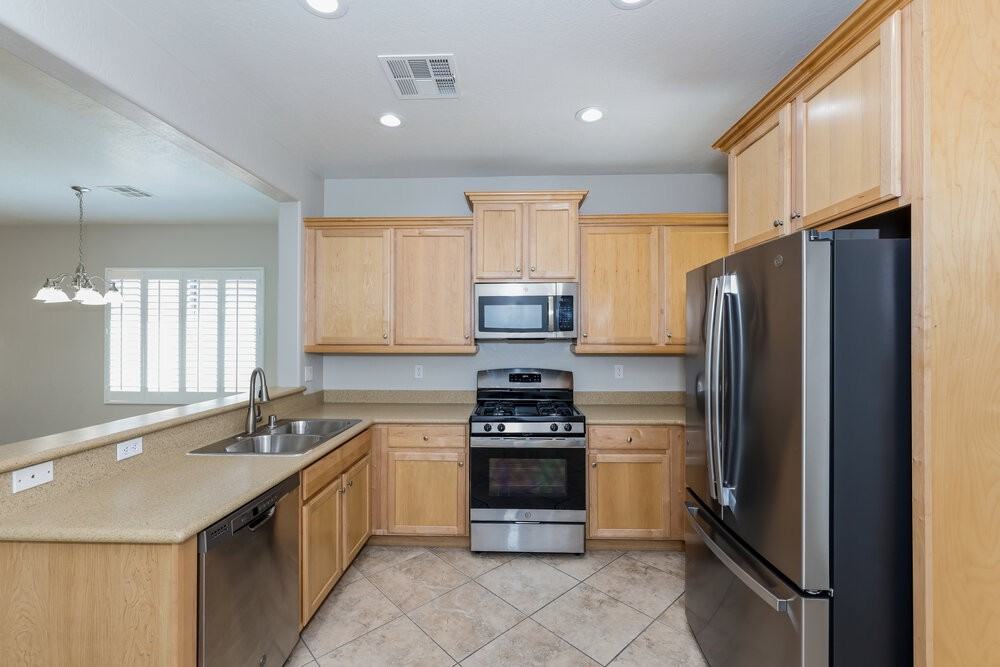 6166 Jutland Ave - Photo 4 of 16