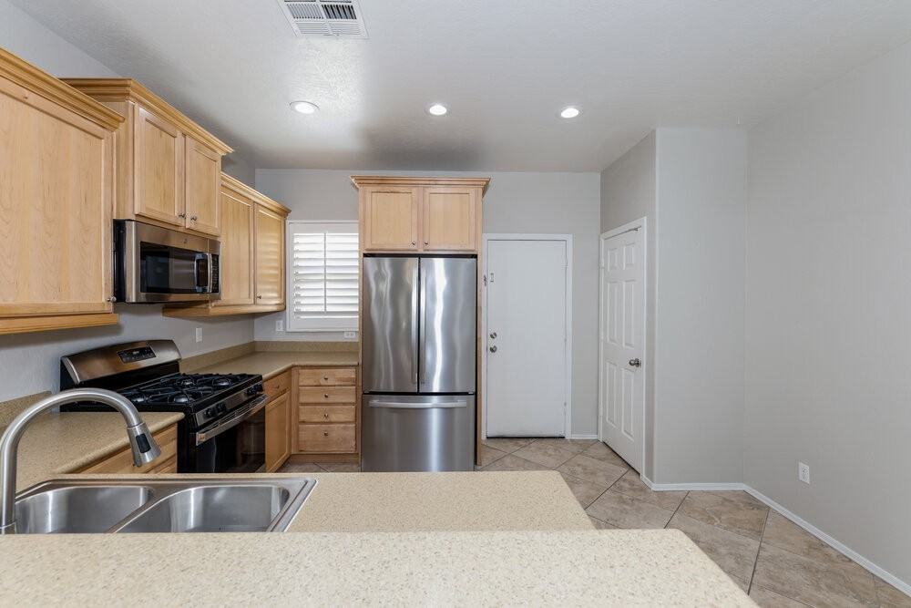 6166 Jutland Ave - Photo 5 of 16