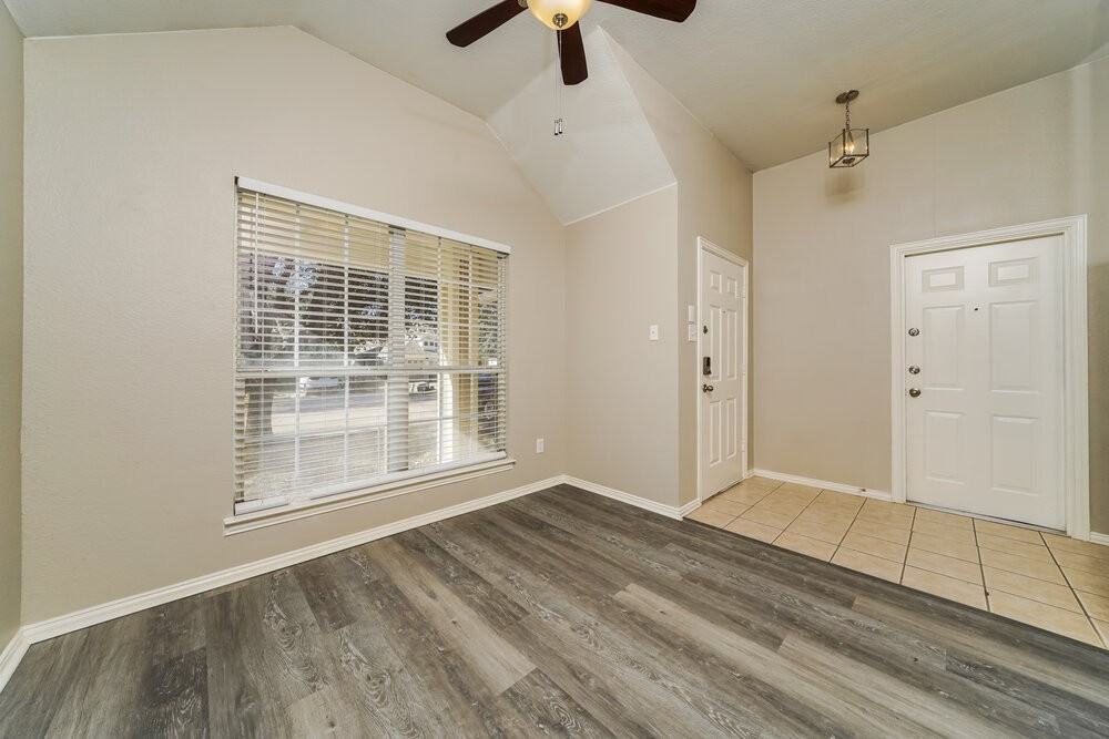 409 Creekview Dr - Photo 4 of 16