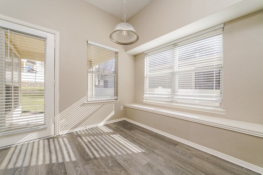409 Creekview Dr - Photo 5 of 16