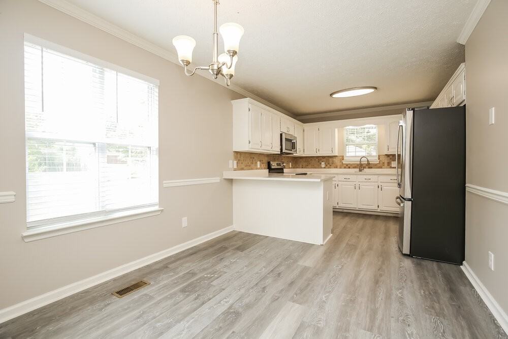 2431 English Hill Dr - Photo 5 of 16