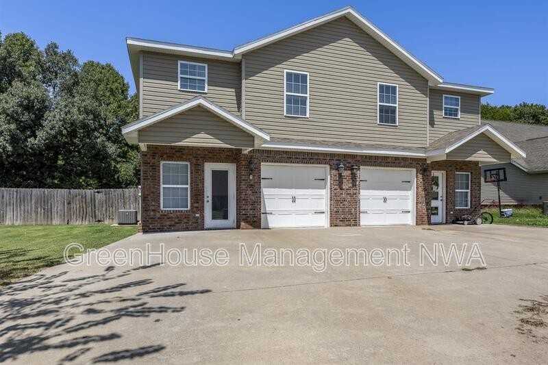 820 Baker St Nw - Photo 2 of 30