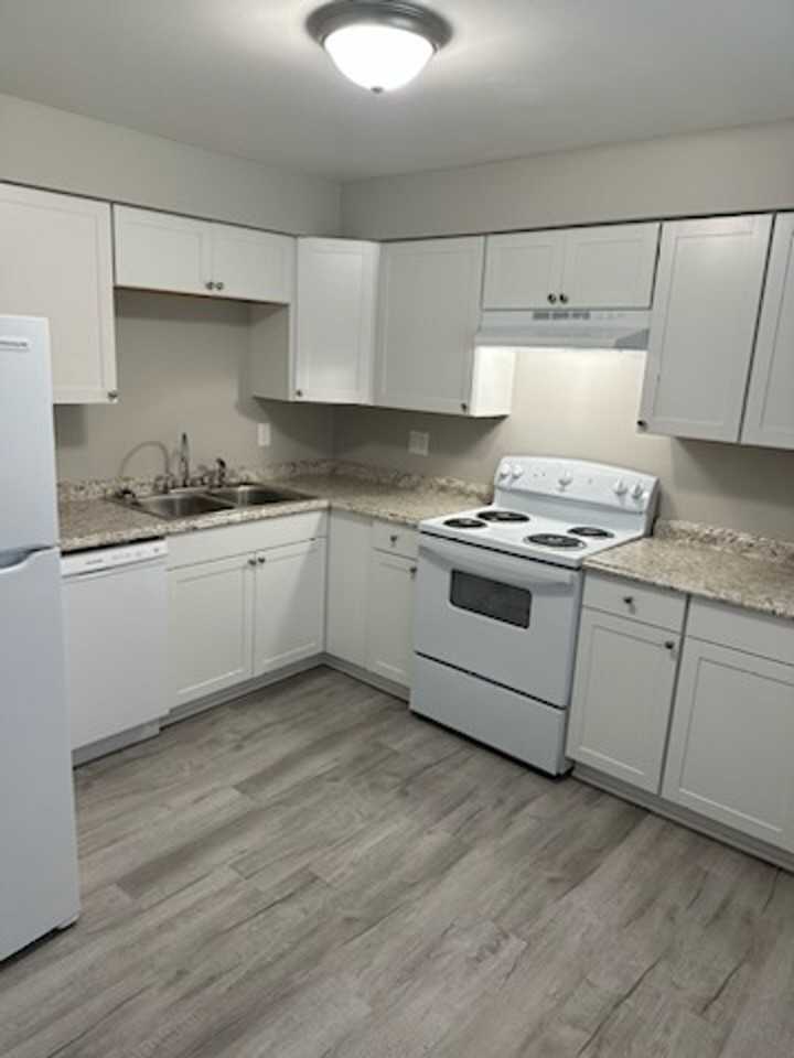 Oakview Park Apartments ***SUMMER MOVE IN SPECIAL - Photo 3 of 5