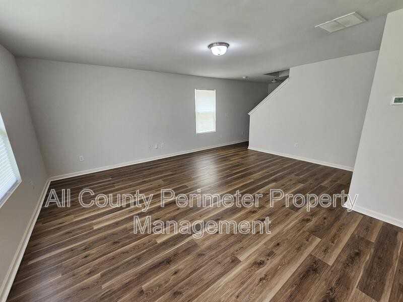 316 Freeman Cir - Photo 2 of 15
