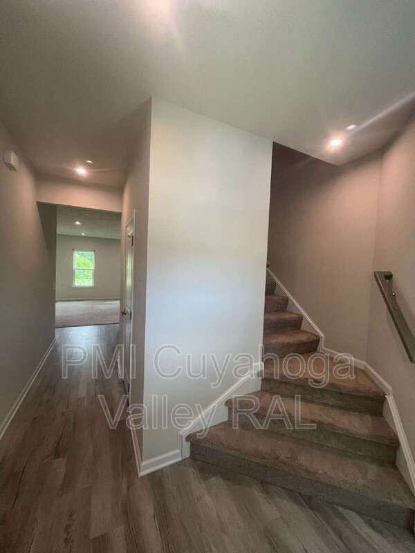 1161 Meadow Run - Photo 2 of 13