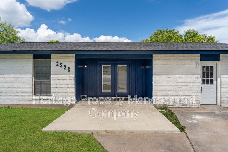 2526 Town Briar St - Photo 4 of 38