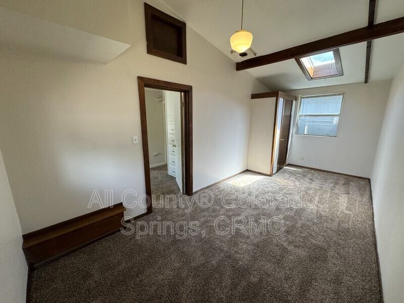 215 E Dale St - Photo 5 of 11