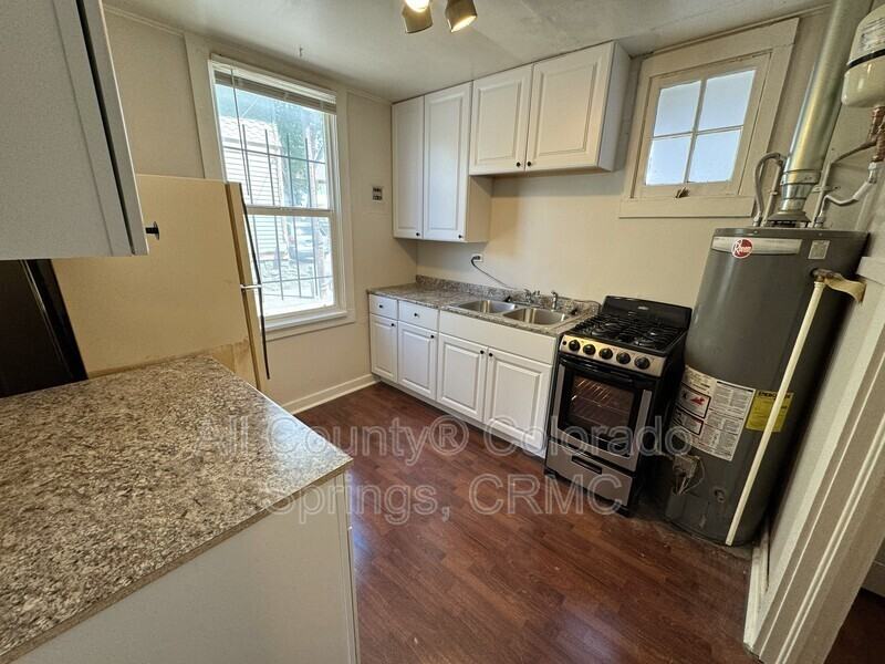215 E Dale St - Photo 7 of 11