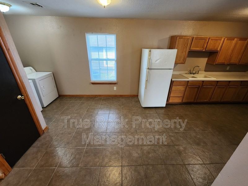 218 E 14th St - Photo 4 of 11