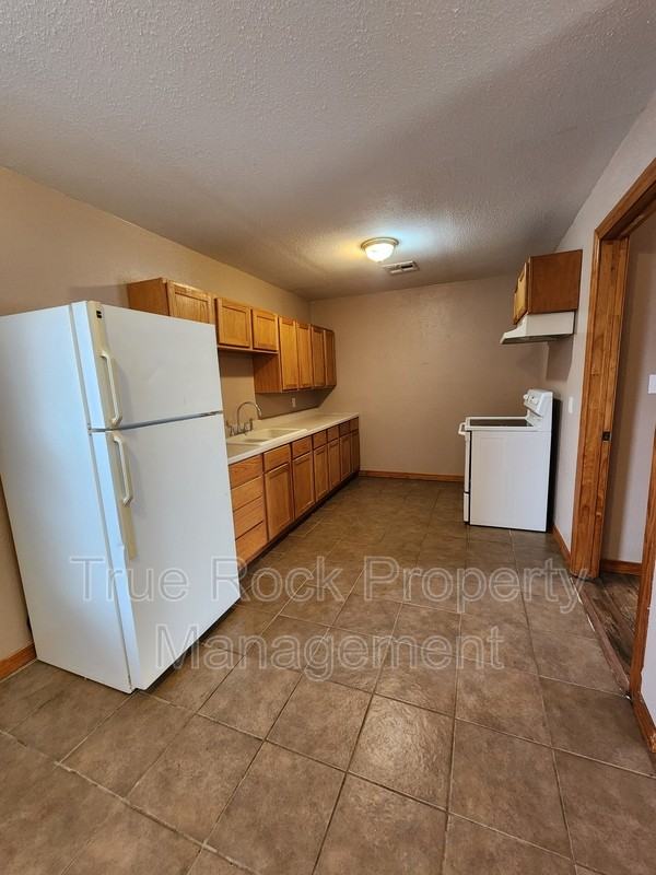218 E 14th St - Photo 6 of 11